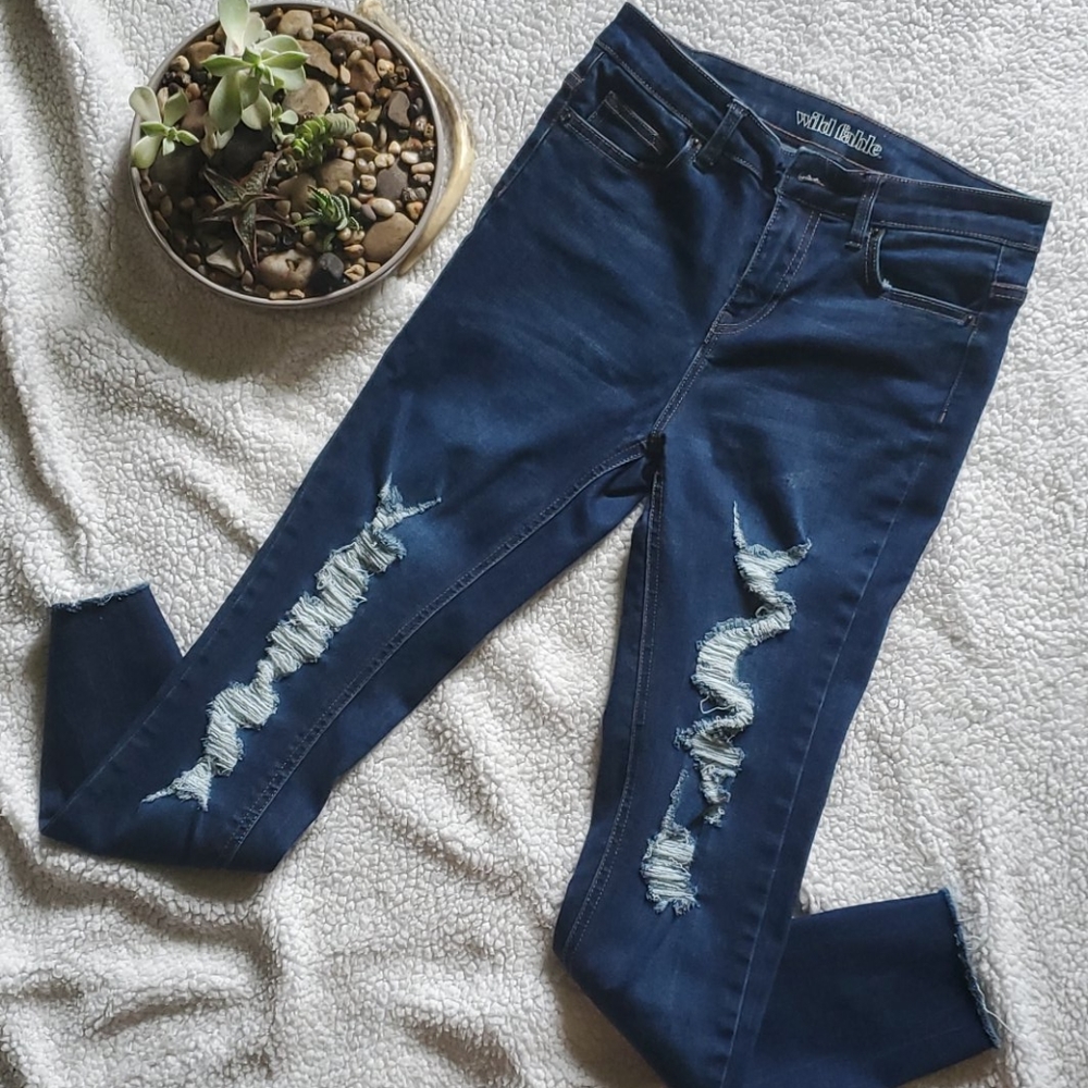 💥SOLD💥 Skinny distressed jeans sz. 4